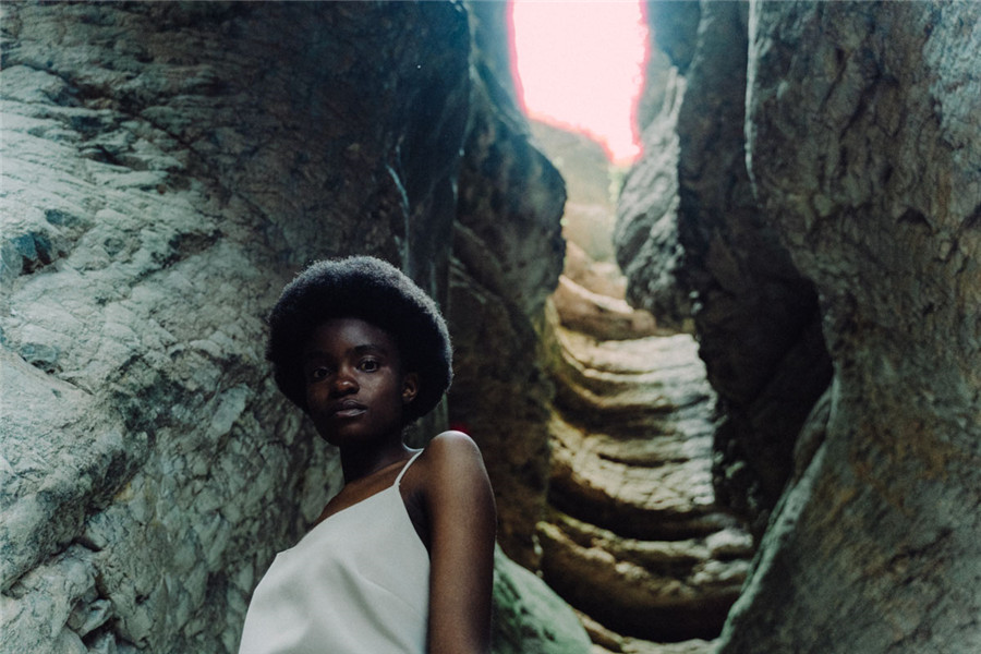 Cinegrading – +Cine FilmX Presets & Actions 复古老式柯达胶片彩色负片颗粒色偏光晕电影级照片调色LR预设+PS动作素材 插件预设 第5张-素材湾丨精选海外优质设计素材资源 Cinegrading – +Cine FilmX Presets & Actions 复古老式柯达胶片彩色负片颗粒色偏光晕电影级照片调色LR预设+PS动作素材 插件预设 sucaiwan.com