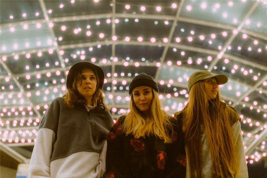 Cinegrading – +Cine FilmX Presets & Actions 复古老式柯达胶片彩色负片颗粒色偏光晕电影级照片调色LR预设+PS动作素材 插件预设 第4张-素材湾丨精选海外优质设计素材资源 Cinegrading – +Cine FilmX Presets & Actions 复古老式柯达胶片彩色负片颗粒色偏光晕电影级照片调色LR预设+PS动作素材 插件预设 sucaiwan.com