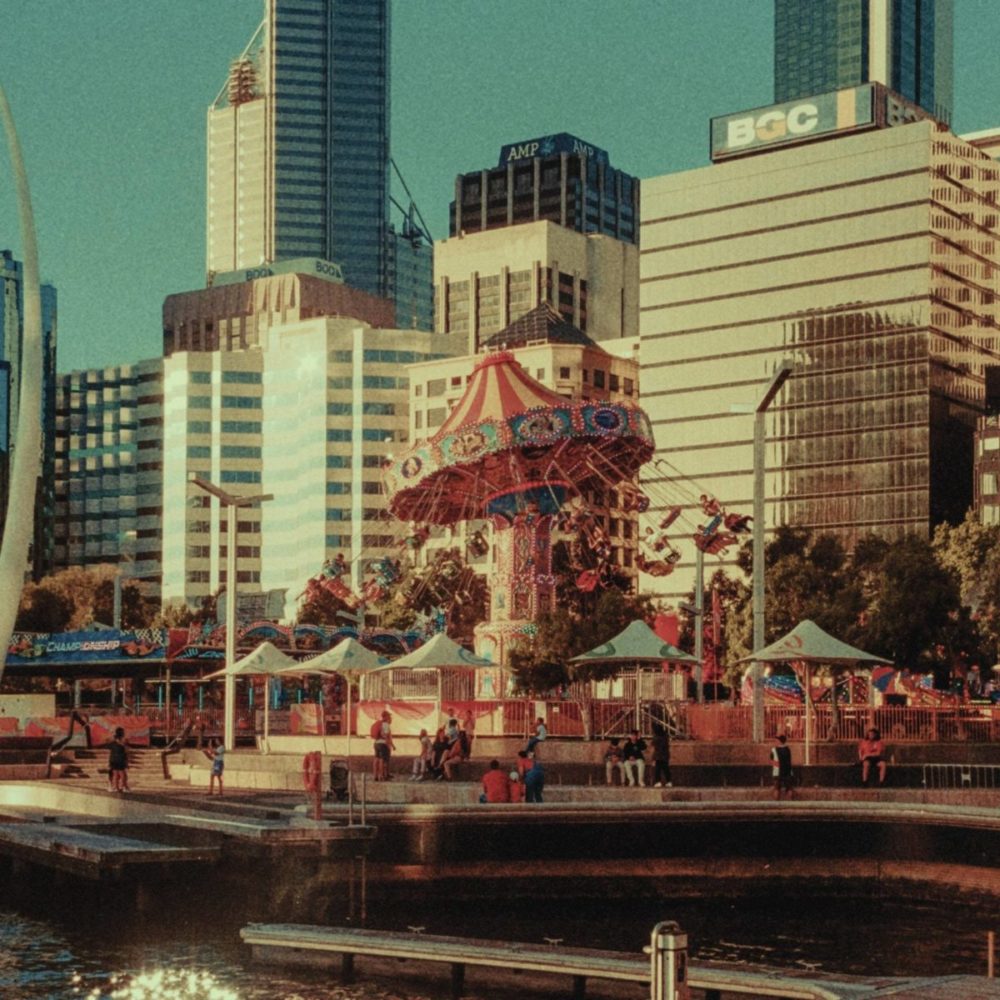 富士D65 16mm胶片颗粒模拟复古怀旧电影外观扫街照片调色Lightroom预设 Analogica Lab – FJI FPE D65 , sucaiwan.com