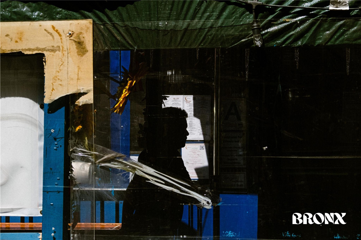 电影美学富士胶片模拟颗粒风格人像摄影扫街调色Lightroom预设 Faizal Westcott – Analog Pack 4.0 Lightroom Preset 插件预设 第4张-素材湾丨精选海外优质设计素材资源 电影美学富士胶片模拟颗粒风格人像摄影扫街调色Lightroom预设 Faizal Westcott – Analog Pack 4.0 Lightroom Preset 插件预设 sucaiwan.com